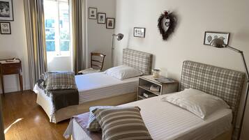 4 bedrooms, iron/ironing board, free WiFi, bed sheets