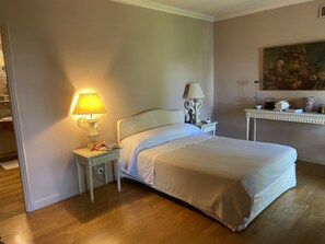 4 bedrooms, iron/ironing board, free WiFi, bed sheets - Mas Charmant Proche des Commodités (Carpentras)