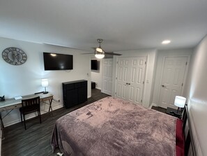 1 bedroom, desk, iron/ironing board, WiFi
