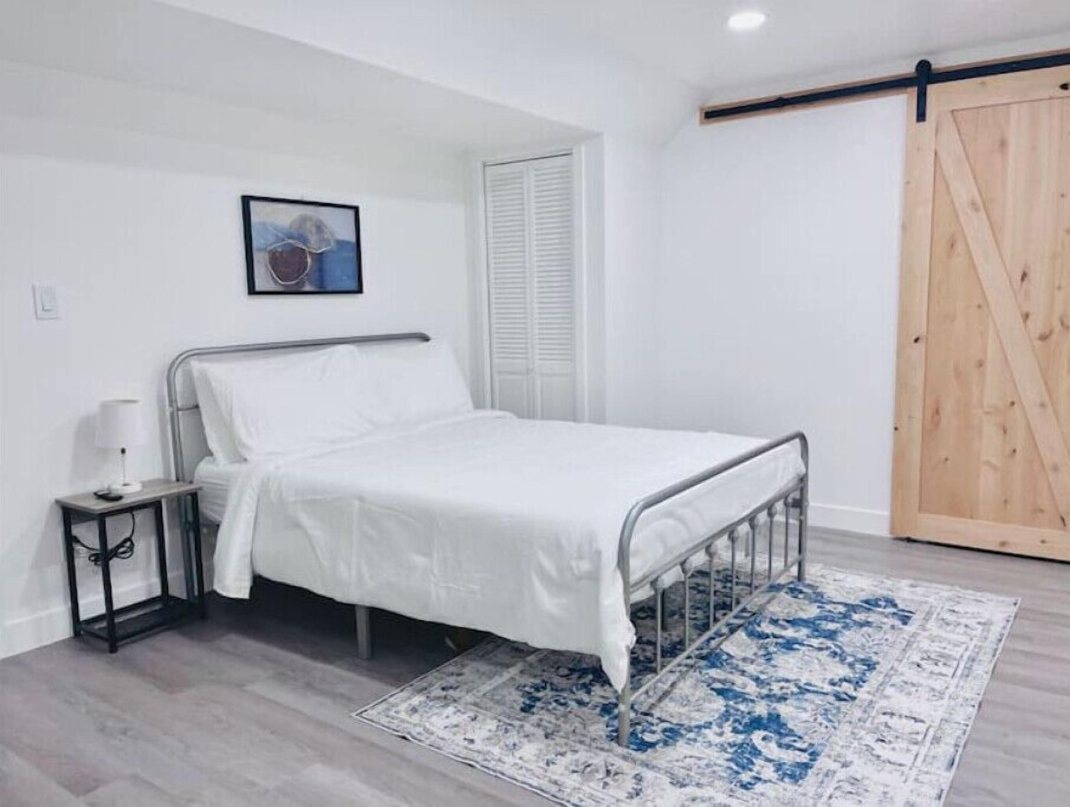 Convenient sunny kitchenette with garage near mountains, lakes, and Highways.