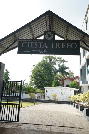 Front of property - CIESTA TREEO (Mawal)