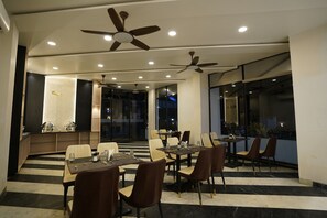 Free daily continental breakfast - CIESTA TREEO (Mawal)