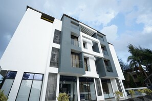 Front of property - CIESTA TREEO (Mawal)