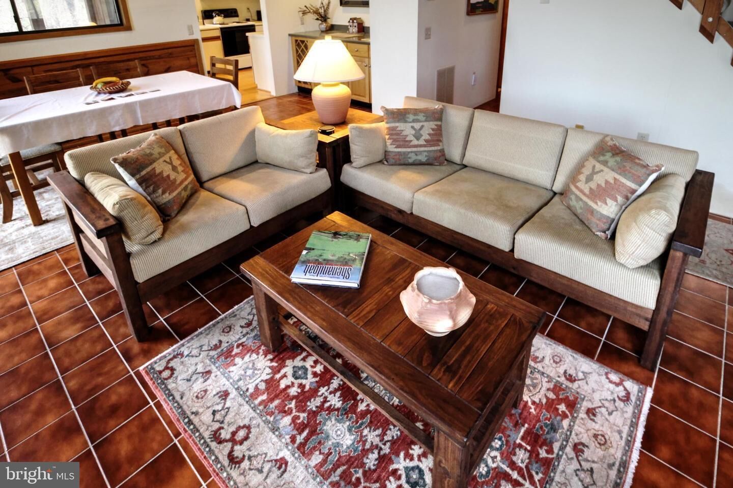 Smart-TV, Kamin, DVD-Player, Stereoanlage