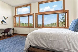 6 bedrooms, iron/ironing board