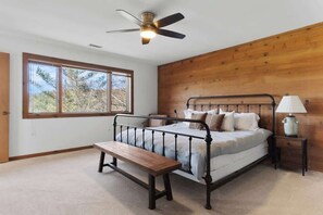 6 Schlafzimmer, Bügeleisen/Bügelbrett