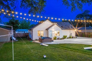 Terrace/patio - 4B Luxury South End Property W Hot Tub (Charlotte)