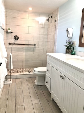 Shower, hair dryer, towels, soap - 2 bedroom condo across from #1 Rated Siesta Key Beach (Siesta Key)