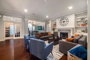 Smart-TV, peis, videospill og DVD-spiller