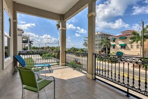 Luxury Apartment, 3 Bedrooms, Pool Access | Balcony