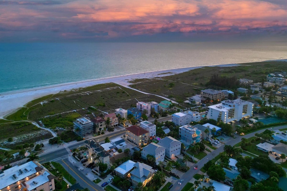House, Multiple Beds (Vue B) | Aerial view
