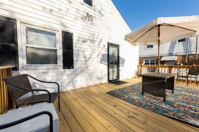 Modern 3 BR home - Fireplace-Close to everything