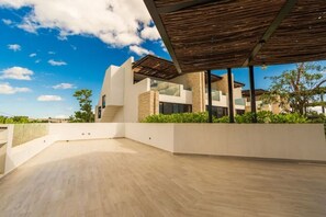 Property grounds - Awesome Penthouse w/ Private Pool • Moots 304 (Q.R)