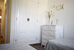 2 chambres, fer et planche à repasser, accès au Wi-Fi (inclus)