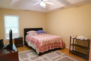 3 bedrooms, WiFi, bed sheets - Family home near Ft. Benning (Columbus)