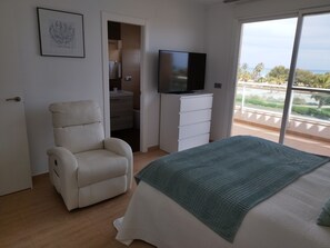 4 Schlafzimmer, Schreibtisch, Bügeleisen/Bügelbrett, WLAN