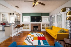 Smart TV, fireplace