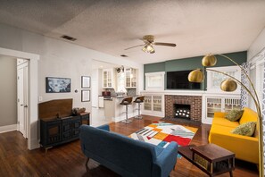Smart TV, fireplace