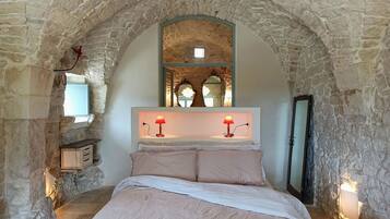 Design Studio Suite | Hypo-allergenic bedding, down duvets, individually decorated