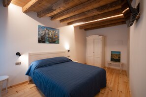 Classic Double Room (Maestrale) | Daunenbettdecken, Minibar, Zimmersafe, Schreibtisch