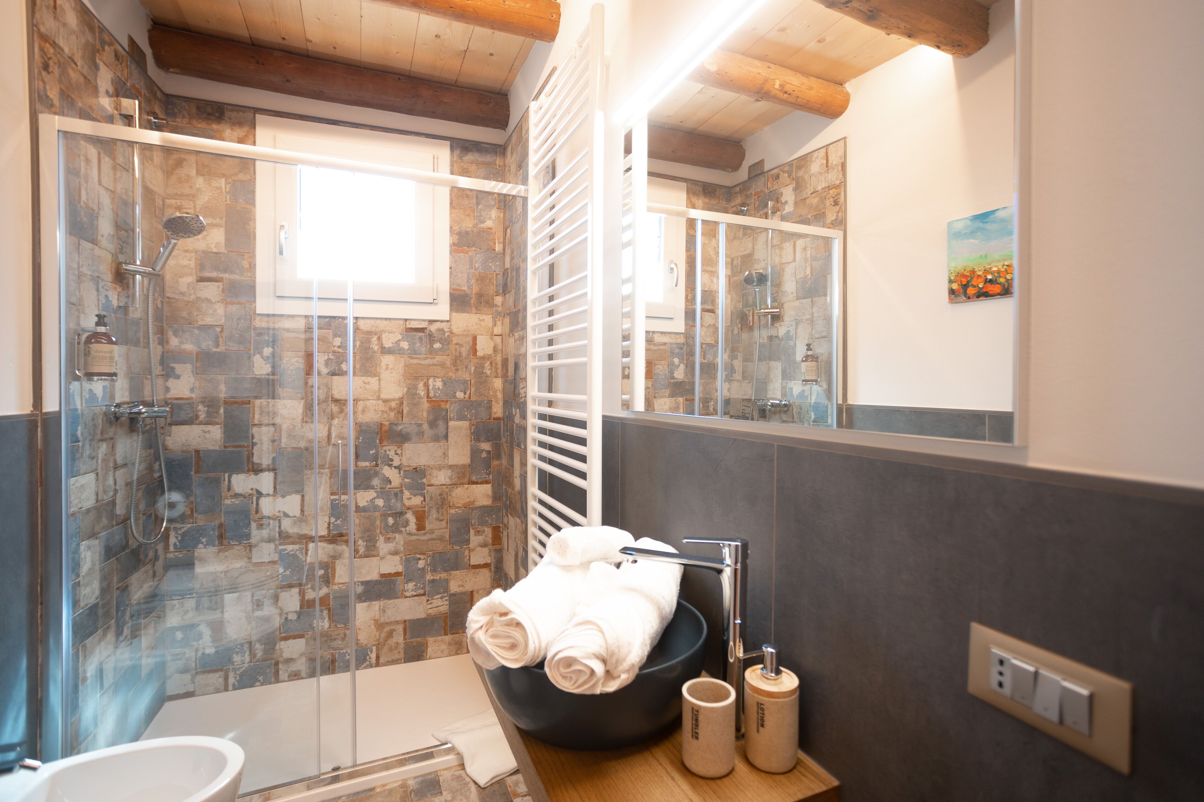 Classic Double Room (Maestrale) | Badezimmer | Dusche, umweltfreundliche Kosmetikartikel, Haartrockner, Bidet