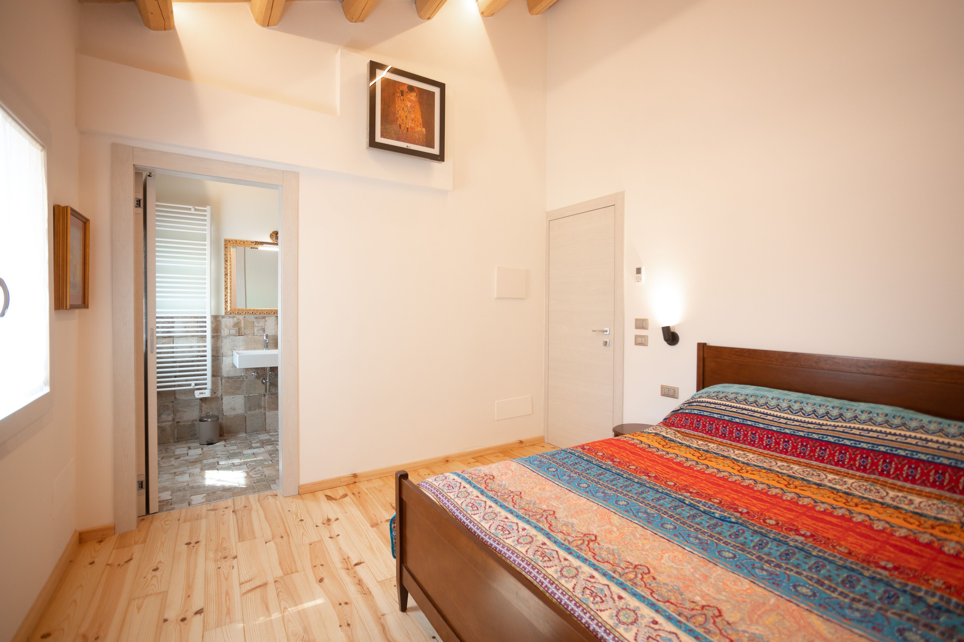 Classic Double Room (Maestrale) | Copriletto in piuma, minibar, una cassaforte in camera, una scrivania