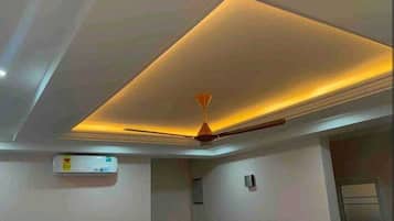 Televisión LED de 43 pulgadas con canales por cable, una televisión