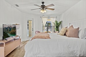 5 bedrooms, desk, iron/ironing board, travel cot