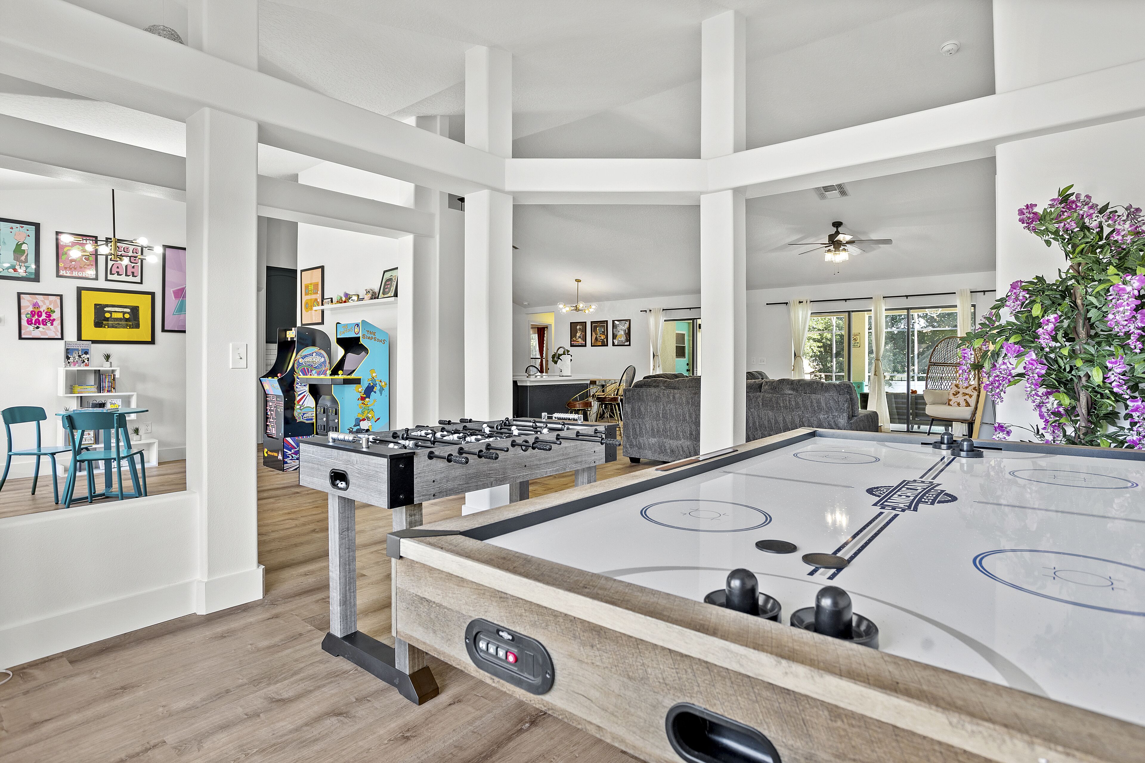 Luxury Corner Home, Arcade, Heated Pool & Spa. No extra fees. Pet Friendly.