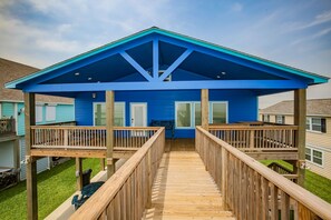 Terrace/patio - Enjoy Gulf Views on the ICW with Great fishing! (Sargent)