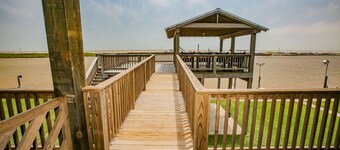 Enjoy Gulf Views on the ICW with Great fishing!