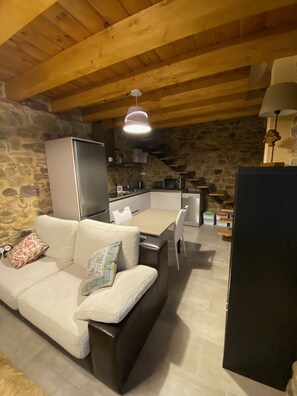 Televisor intel·ligent i llibres 