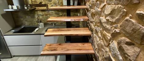 Réfrigérateur, micro-ondes, plaque de cuisson, lave-vaisselle