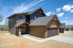 Exterior - Brand New Lux Ski in/out Granby, Hot Tub, A/C! (Granby)