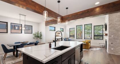Brand New Lux Ski in/out Granby, Hot Tub, A/C!