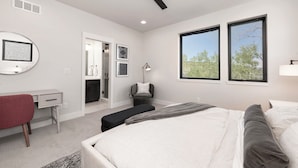 4 bedrooms, iron/ironing board, travel crib, free WiFi - Brand New Lux Ski in/out Granby, Hot Tub, A/C! (Granby)