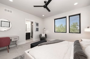 4 bedrooms, iron/ironing board, travel crib, free WiFi - Brand New Lux Ski in/out Granby, Hot Tub, A/C! (Granby)