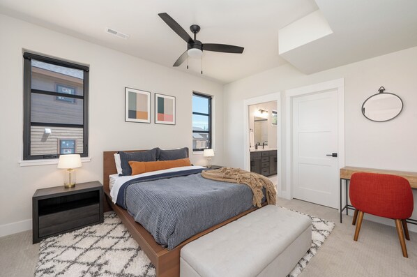 Main level queen suite