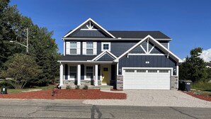 Exterior - Raffaele`s Retreat - Tri-Level, Modern, Near Beach (South Haven)