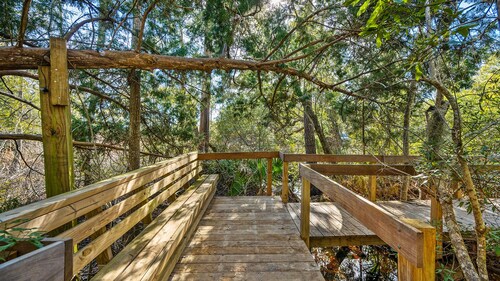 Private Luxury Pawleys Island Home in Prime Location with Gourmet Kitchen!