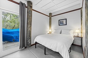 4 bedrooms, desk, free WiFi, bed sheets