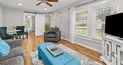 1955 Beauty Under the Oaks in Historic Old Town