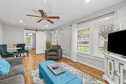 1955 Beauty Under the Oaks in Historic Old Town