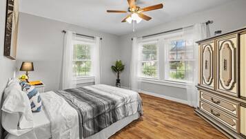 2 bedrooms, desk, iron/ironing board, travel crib