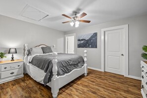 2 bedrooms, desk, iron/ironing board, travel crib