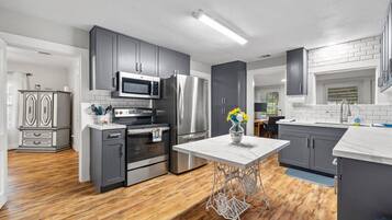 Coffee/tea maker, fridge, microwave, oven