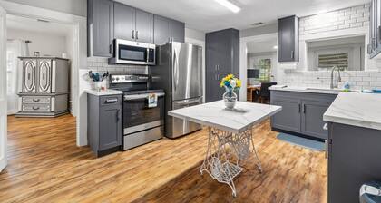 1955 Beauty Under the Oaks in Historic Old Town