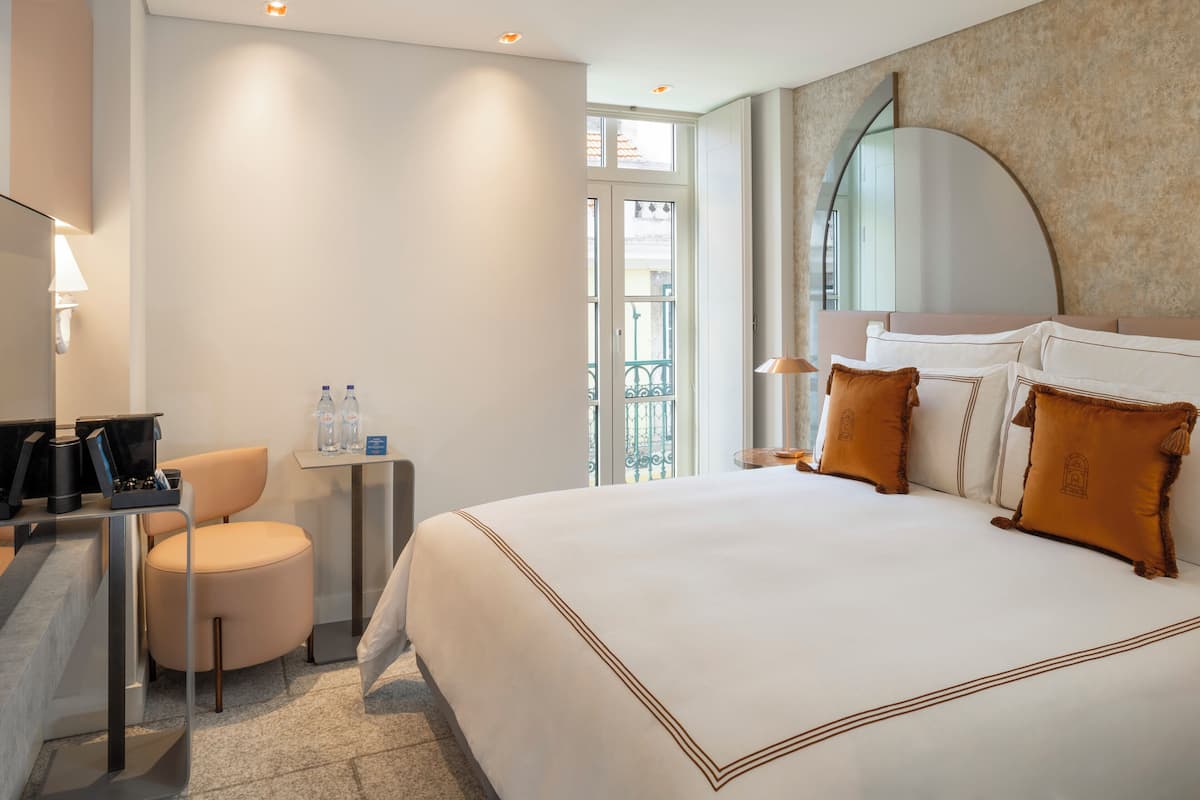 1 bedroom, hypo-allergenic bedding, minibar, in-room safe