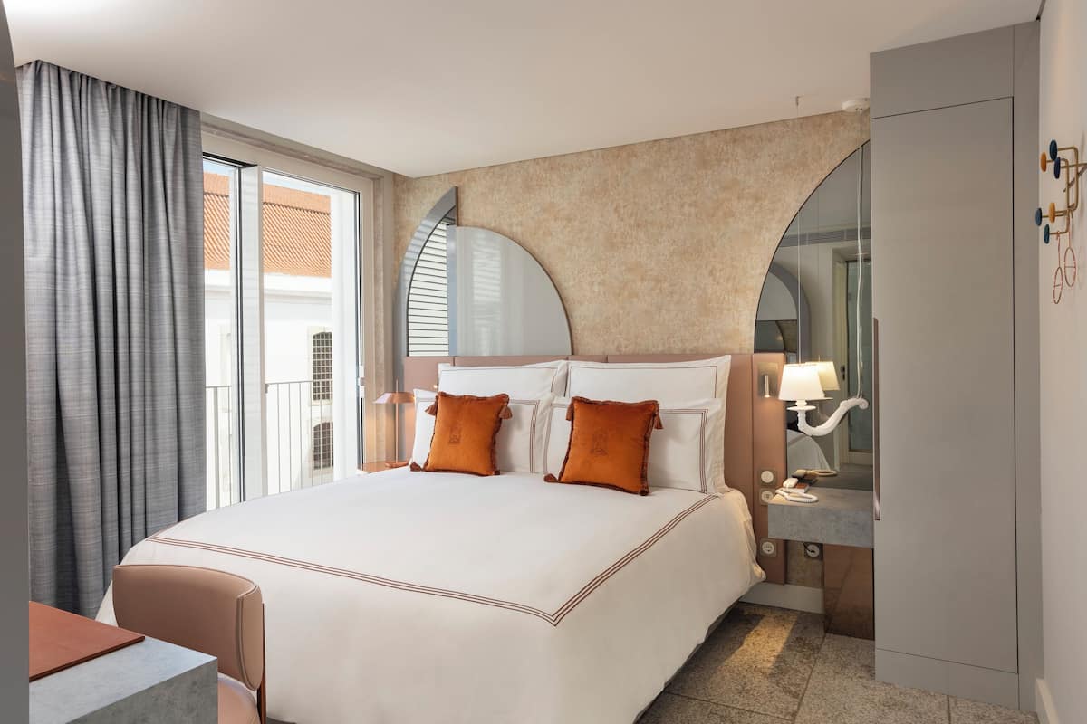 Deluxe Room, 1 King Bed (Cloister View) | 1 bedroom, hypo-allergenic bedding, minibar, in-room safe