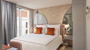Hypo-allergenic bedding available, minibar, in-room safe - Convent Square Lisbon, Vignette Collection by IHG (Lisbon)